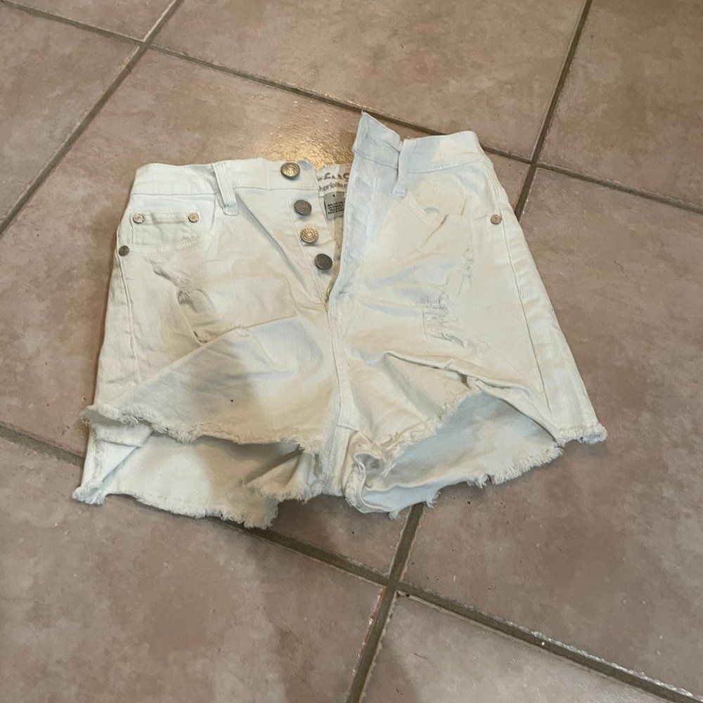 Refuge Woman's Shorts White Size 6 @@@